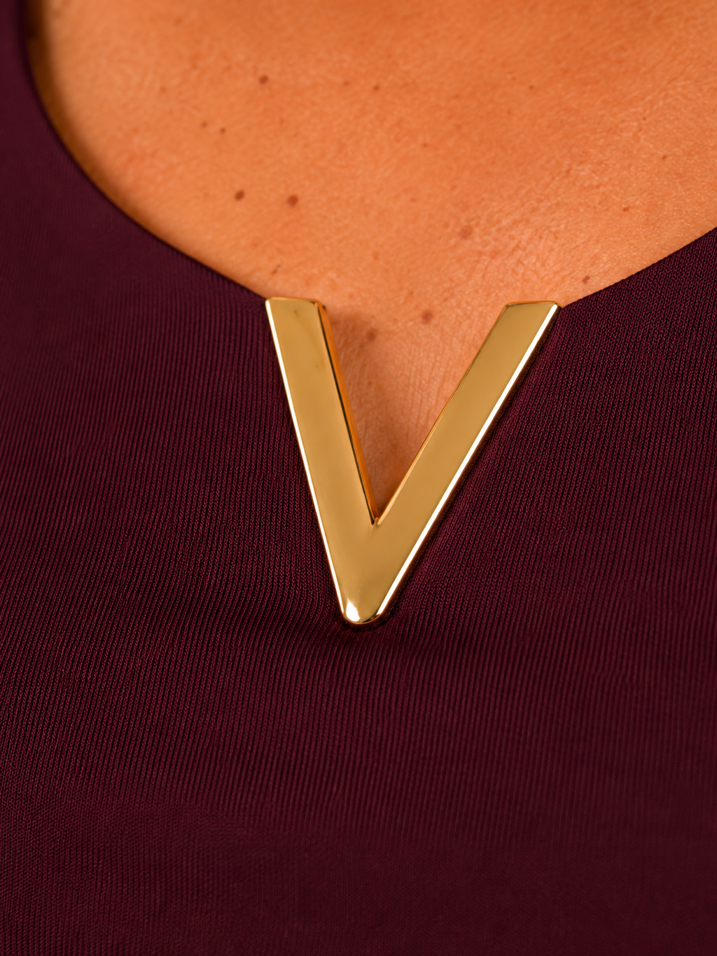 Blusa Manga Longa Decote V com Detalhe Dourado